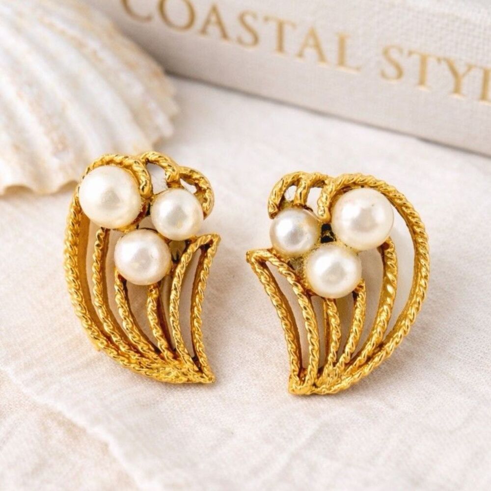 Vintage 1980s Gold Leaf Pearl Cluster Clip On Earrings Coastal Grandma Luxe
